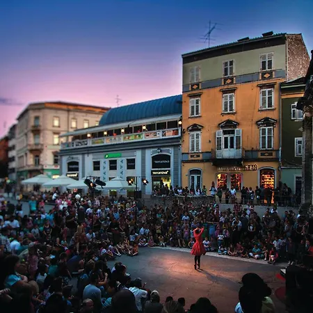 Nyaraló In With House A Panoramic View