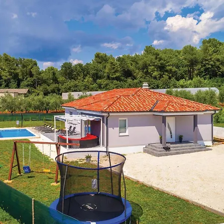 In With House A Panoramic View Pula