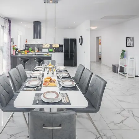 בית נופש In With House A Panoramic View *