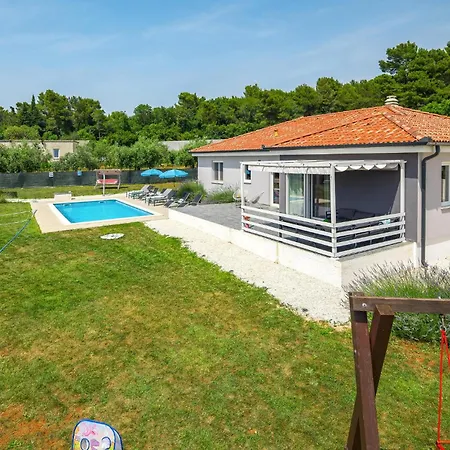 In With House A Panoramic View * פולה